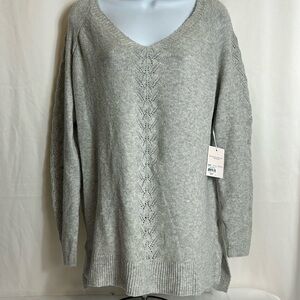 NWT Lauren Conrad Light Gray Long Sleeve V-neck Pullover Sweater Size Medium